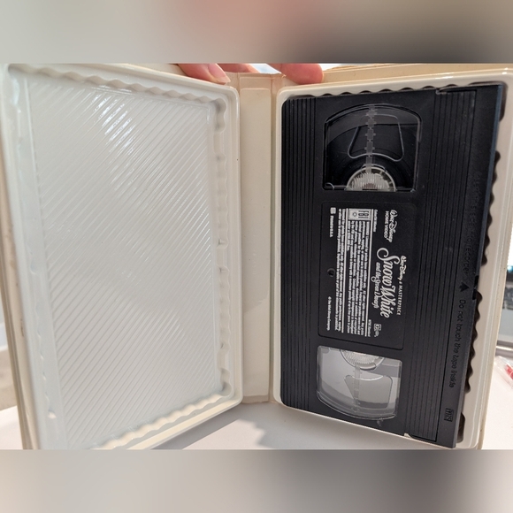 Disney Snow White and the Seven Dwarfs movie VHS - Picture 3 of 3